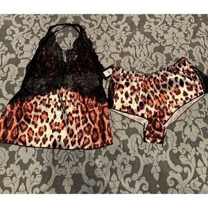 NWT Small Frederick’s of Hollywood 2pc sleep set
